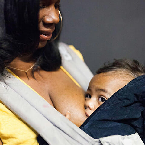 Breastfeeding & Babywearing | @momsincolor