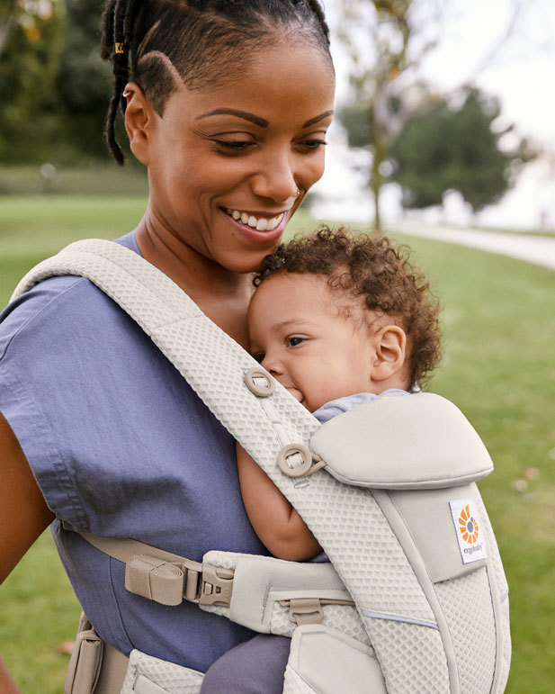 Breathable baby carrier