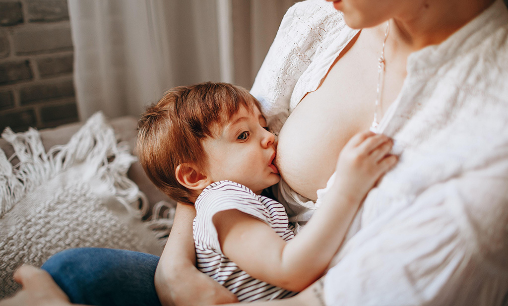 extra water in sommer for a breastfed baby