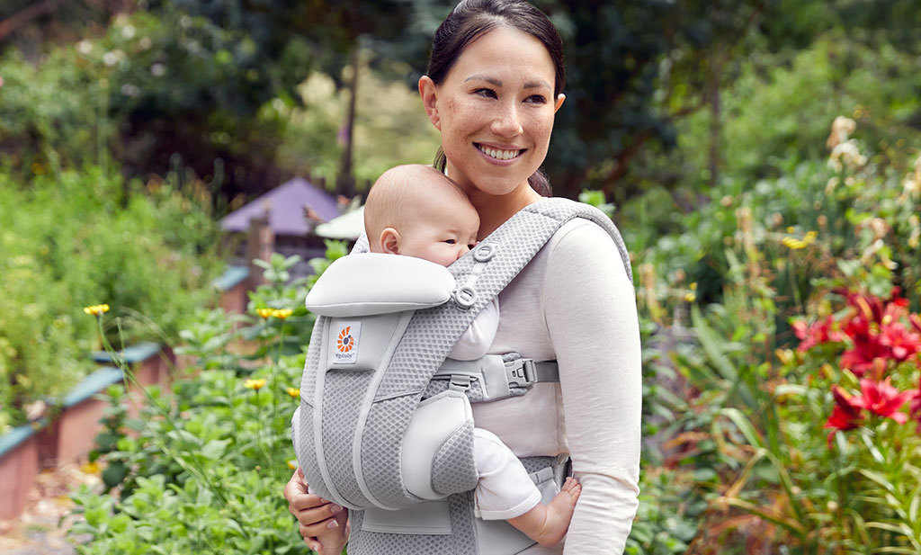 Babywearing prevents flat head syndrome