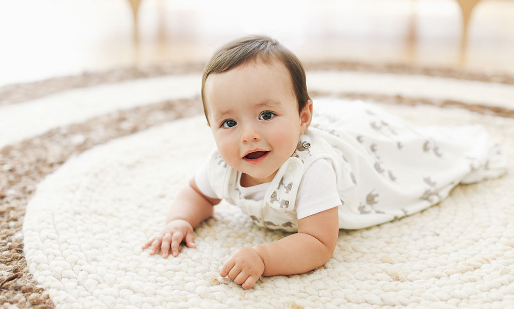 preventing flat head syndrom: baby tummy time