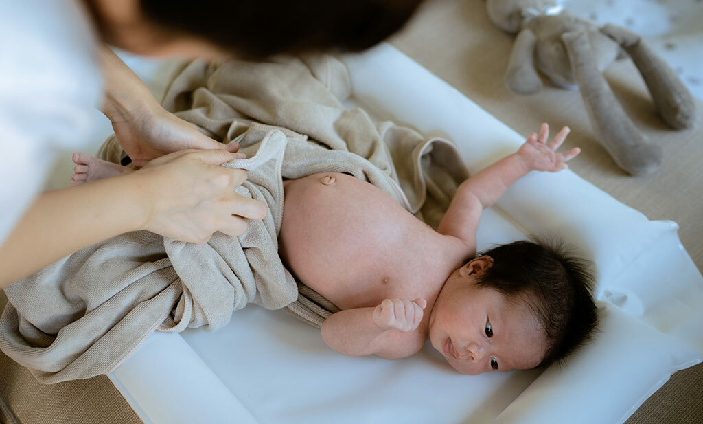 How to bath a baby