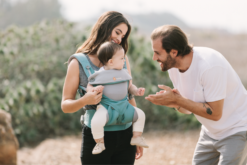 parents playing with baby in ergobaby cool air mesh carrier